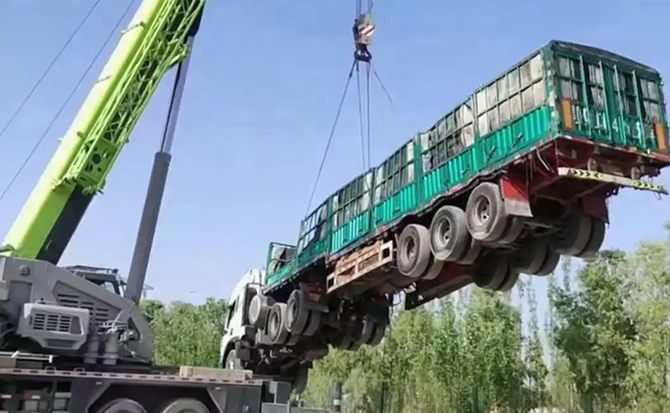 天门道路脱困救援案例